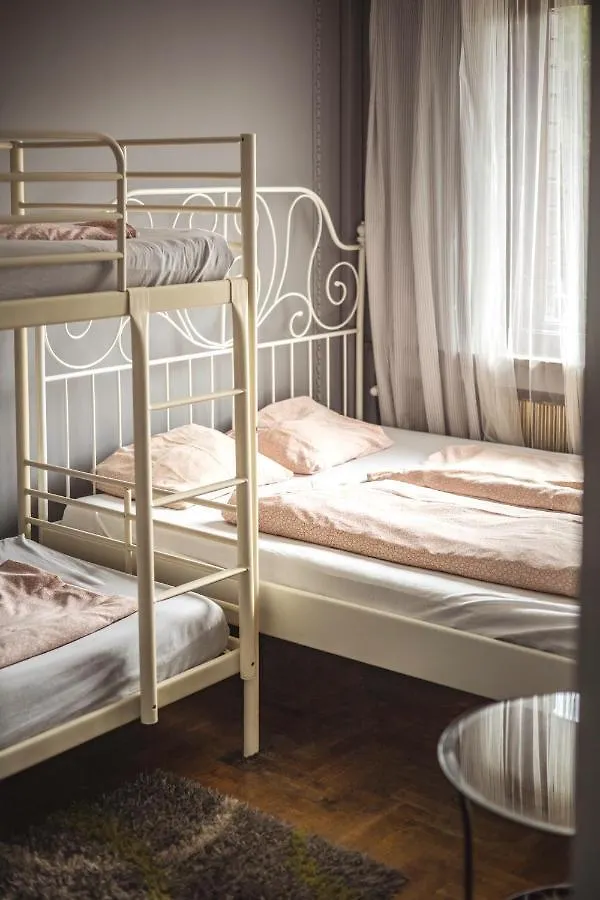 4 Couples & 4 Friends Hostel Cracovie